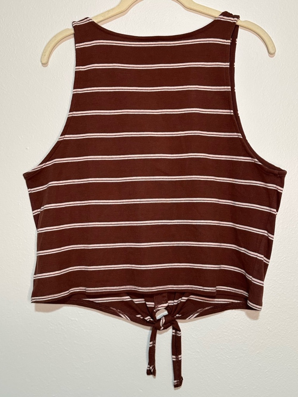 American Eagle front tie, button up front sleeveless crop. Size large P2P 20” - Picture 2 of 3